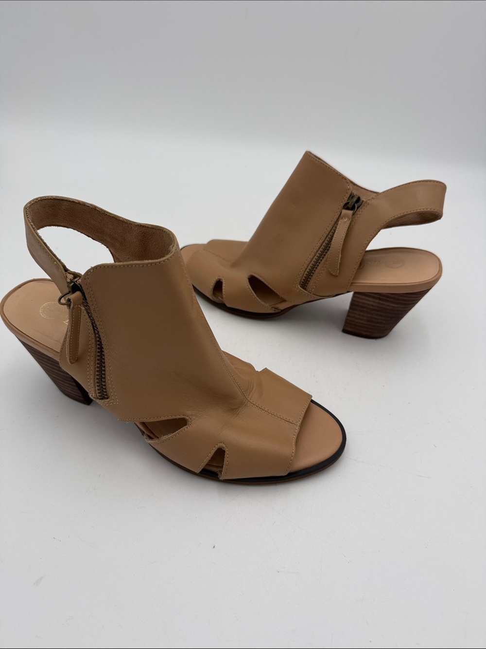 Bella Vita Tan Slingback Peep-Toe Block Heel Sandals woman 8.5M casual office